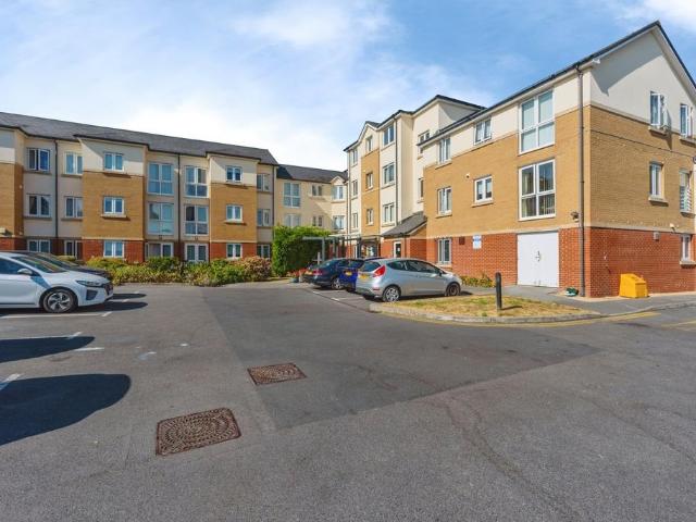 Flat for sale in Gorseinon, Wales