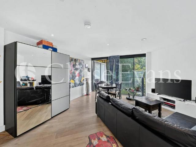 Flat for sale in Elephant and Castle, Greater London