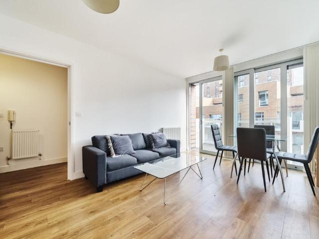 Flat for sale in Bromley-by-Bow, Poplar Grove