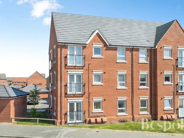 Flat for sale in Shinfield
