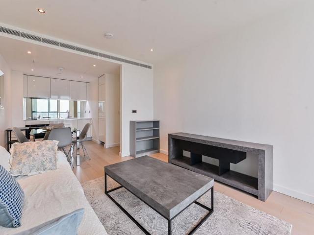 Flat for sale in Vauxhall, Greater London