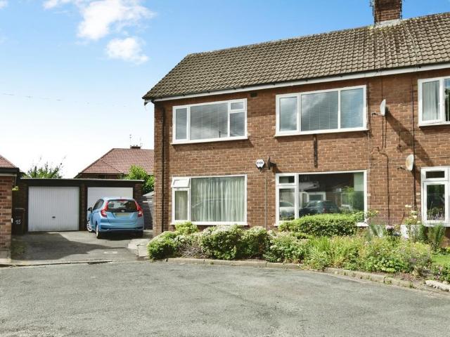Flat for sale in Bramhall, Greater Manchester