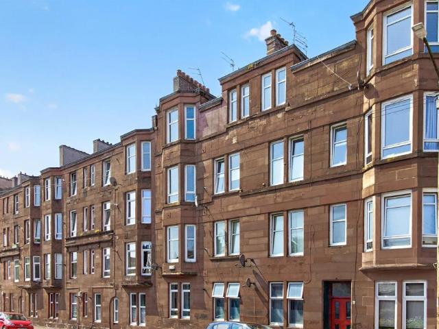 Flat for sale in Shawmoss, Pollokshaws