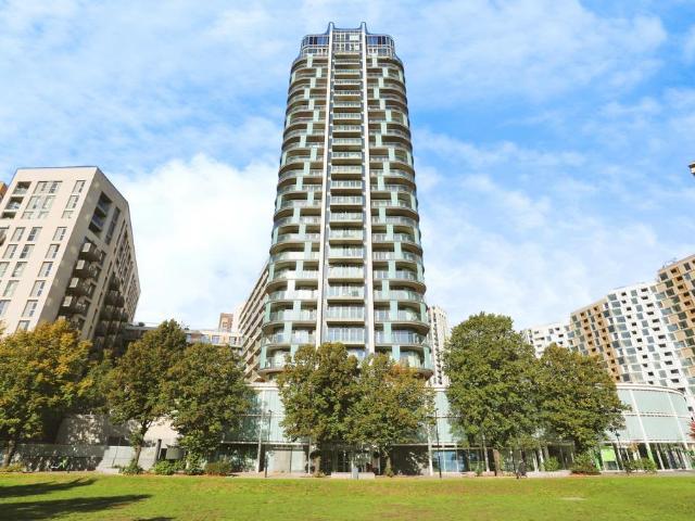 Flat for sale in London Borough of Lewisham, Ladywell