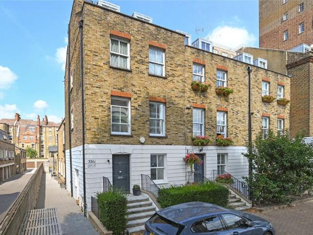 Flat for sale in Hammersmith, Greater London
