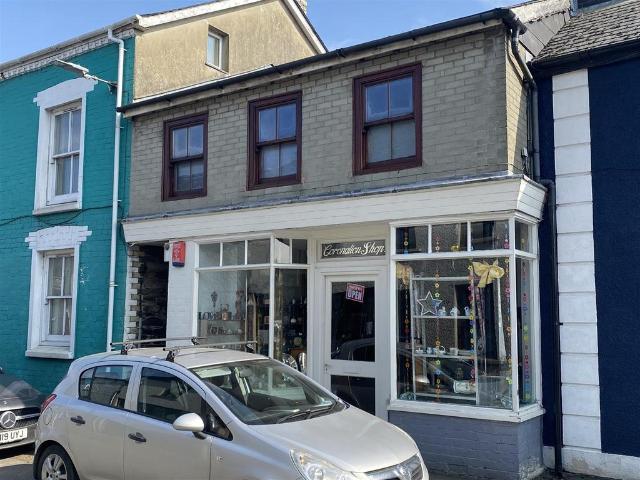 Flat for sale in Tregaron