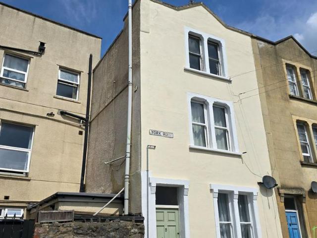 Flat for sale in Feckenham, City Of Bristol