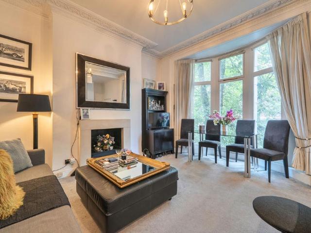 Flat for sale in Lot's Village, Greater London