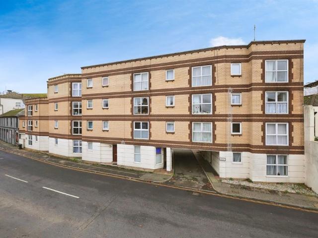 Flat for sale in Roselands, Eastbourne