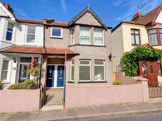 Flat for sale in Leigh on Sea, Southend-on-Sea