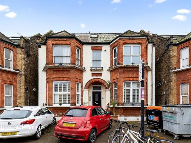 Flat for sale in Furzedown, Greater London