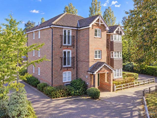 Flat for sale in Loughton, Epping Forest