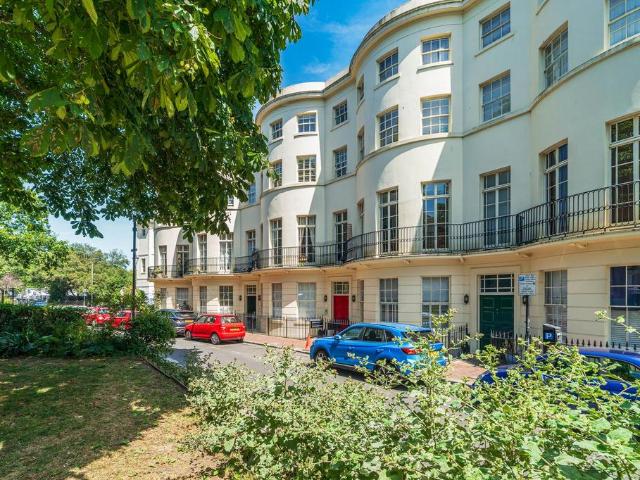 Flat for sale in Worthing, West Sussex