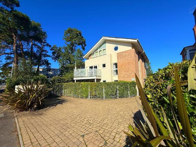 Flat for sale in Penn Hill, Poole