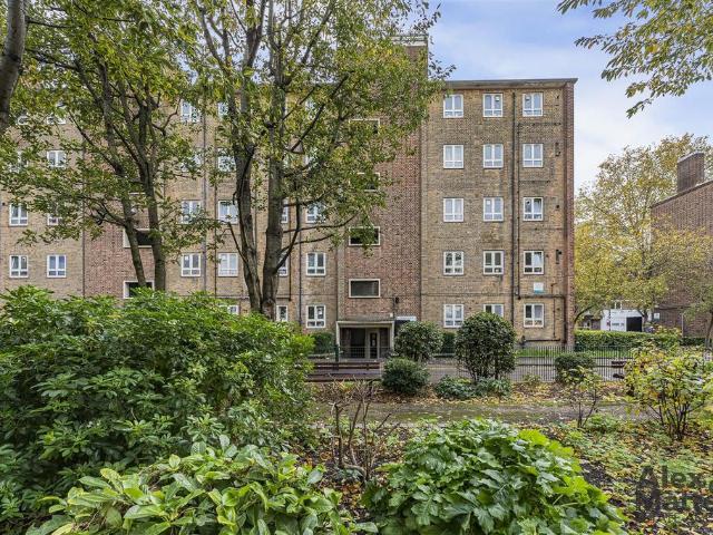 Flat for sale in Bermondsey, Greater London