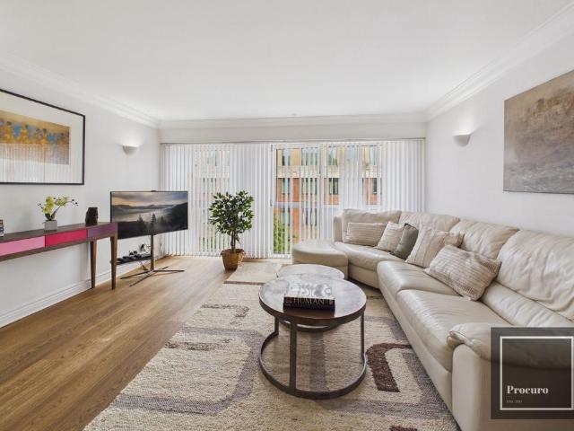 Flat for sale in Covent Garden, Greater London