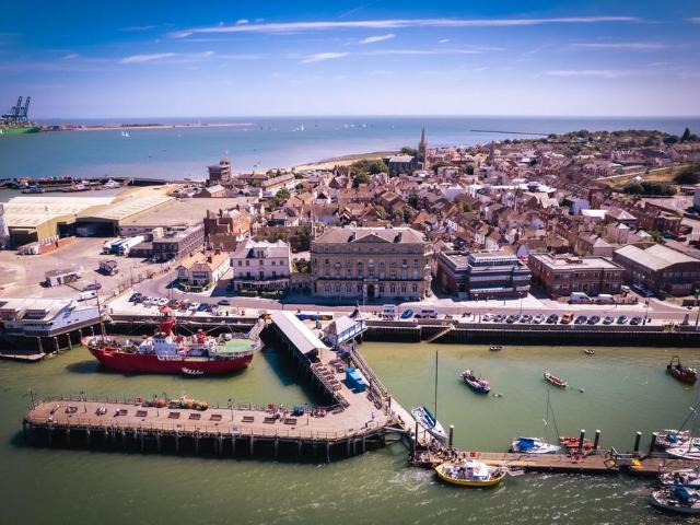 Flat for sale in Dale Hill, Essex