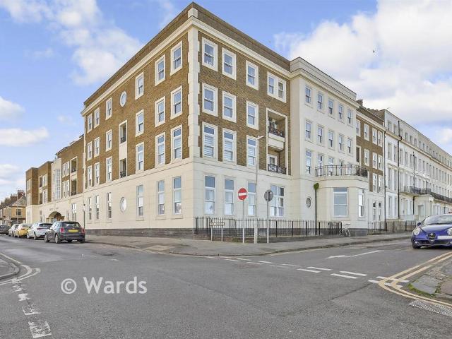 Flat for sale in Oxenden, The Bridge