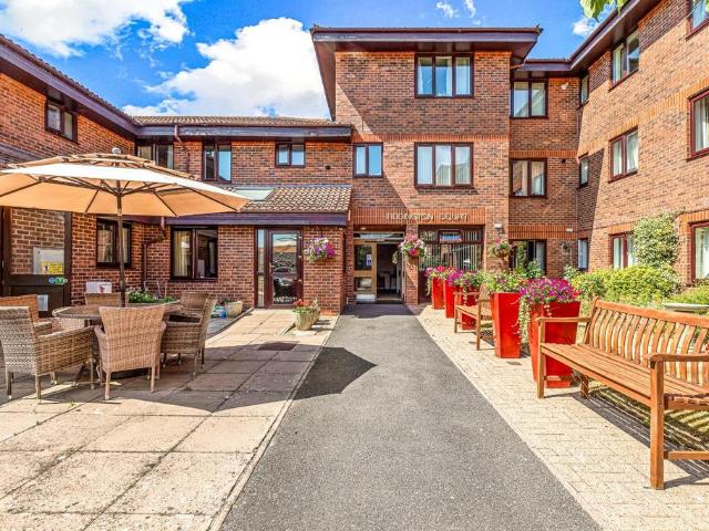 Flat for sale in Tiddington, Alderminster