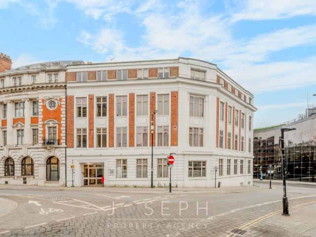 Flat for sale in Key Street, Suffolk