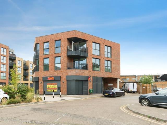 Flat for sale in Hatfield, Fretherne