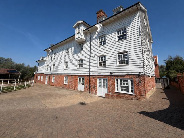 Flat for sale in Bedingfield, Suffolk