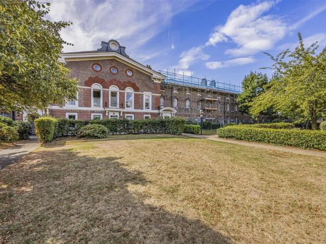 Flat for sale in Kingston, Portsmouth