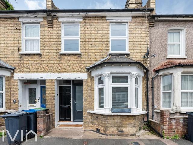 Flat for sale in London Borough of Croydon, Purley