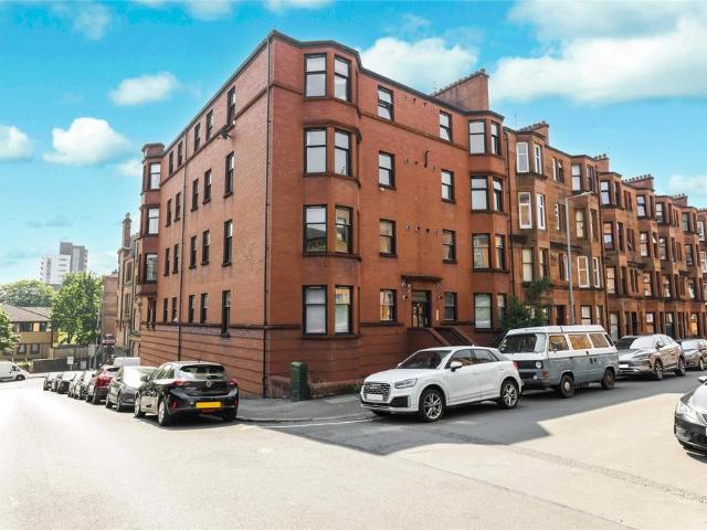 Flat for sale in Broomhill, Scotland