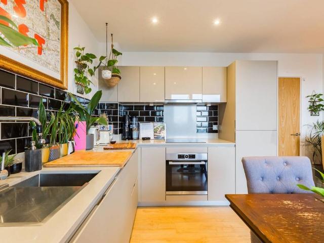Flat for sale in Bromley-by-Bow, Poplar Grove