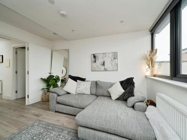Flat for sale in Pachesham Park, Surrey