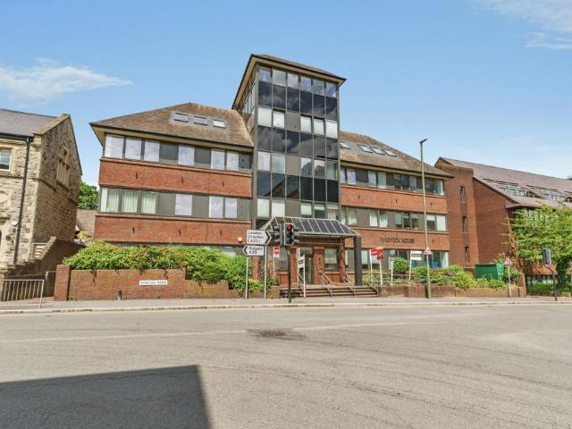 Flat for sale in Red Hill, Surrey