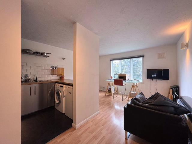 Flat for sale in Burnt Oak, Greater London