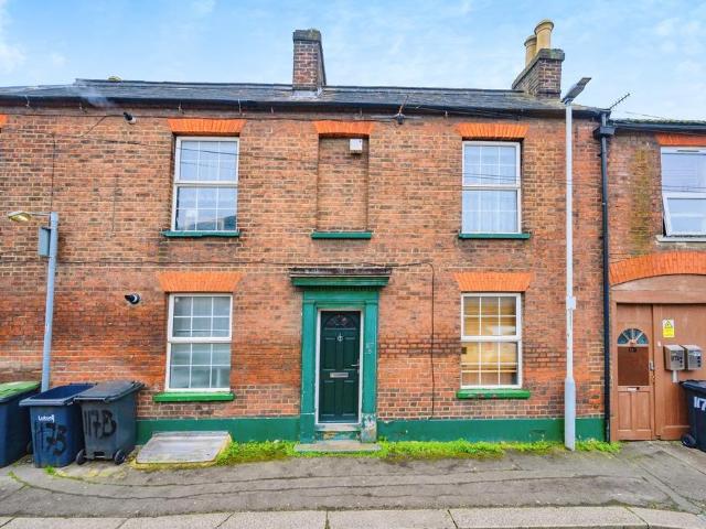 Flat for sale in Spring Park, Luton