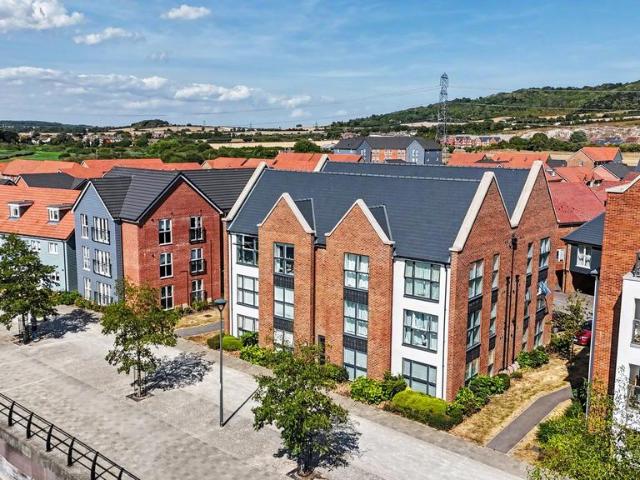 Flat for sale in Bourne Vale, Kent