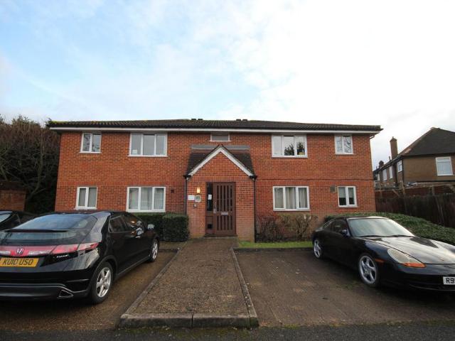 Flat for sale in Hook, Greater London