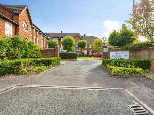 Flat for sale in Leighton-Linslade, Leighton Buzzard