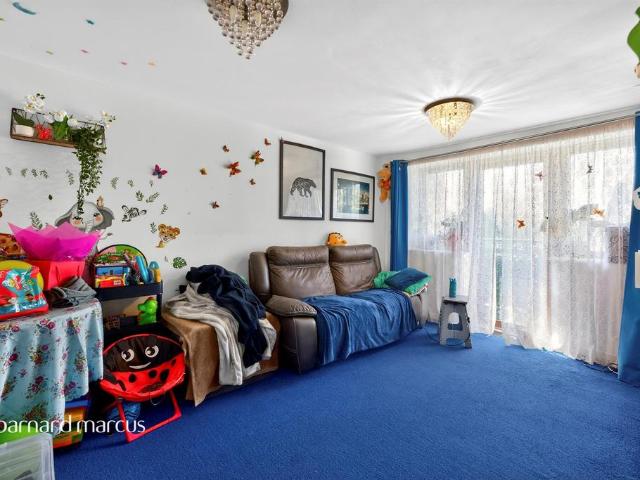 Flat for sale in Peckham, Greater London