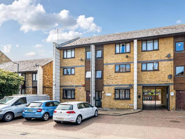 Flat for sale in Greater London