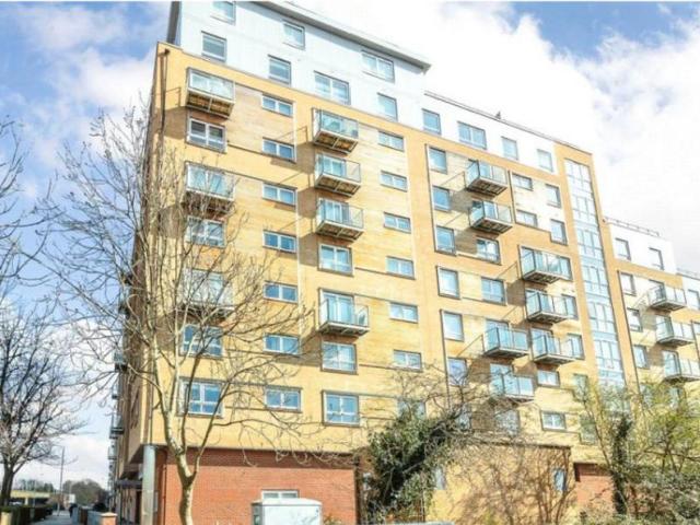 Flat for sale in Lee Chapel, Essex