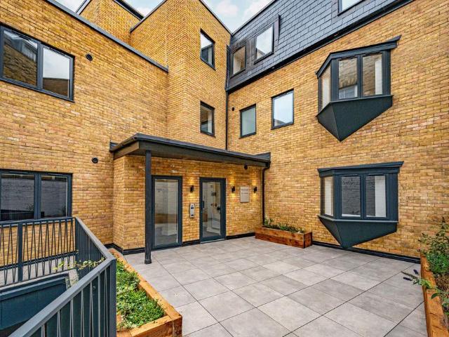 Flat for sale in Dalston, De Beauvoir Town