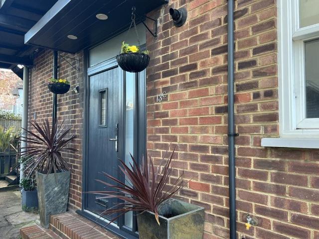 Flat for sale in Rose Hill, Pachesham Park