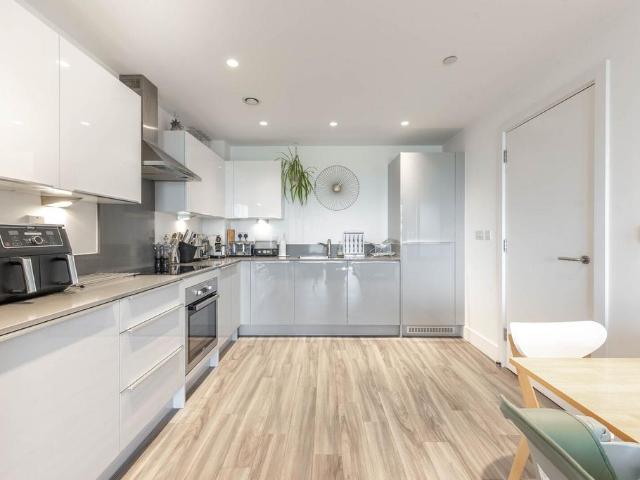 Flat for sale in Colindale, Greater London