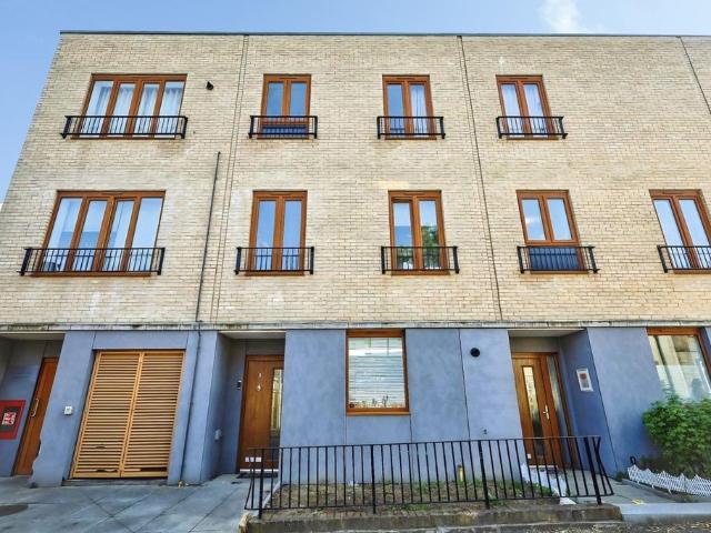 Flat for sale in North Watford