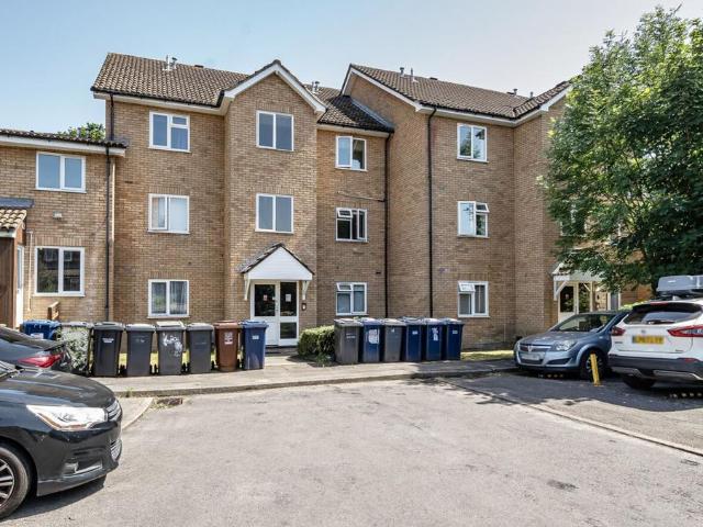 Flat for sale in London Borough of Barnet, Greater London