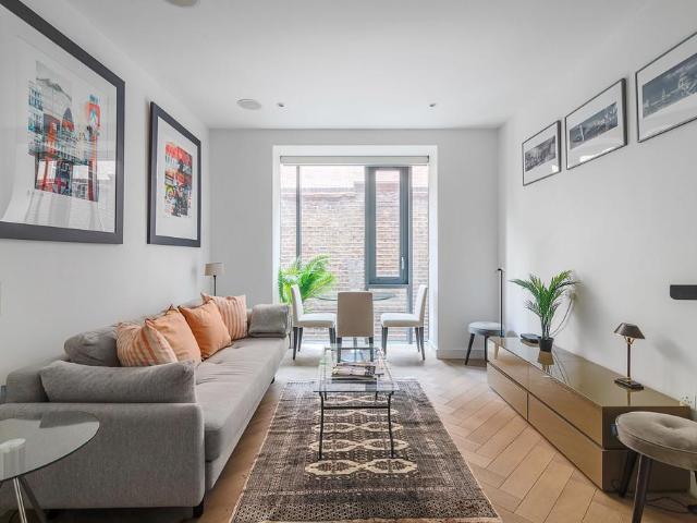 Flat for sale in Covent Garden, Greater London