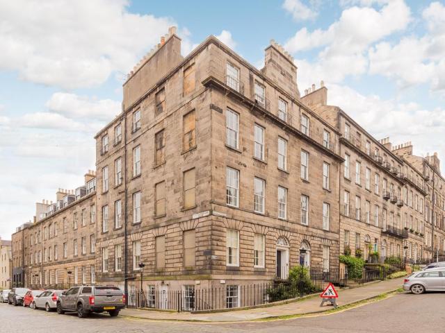 Flat for sale in New Town, Scotland