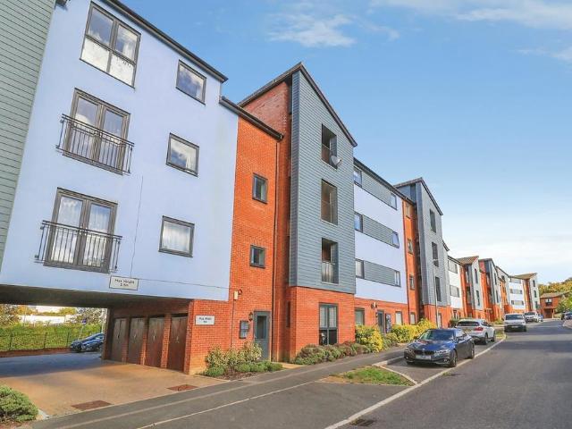Flat for sale in Fenny Stratford, Milton Keynes