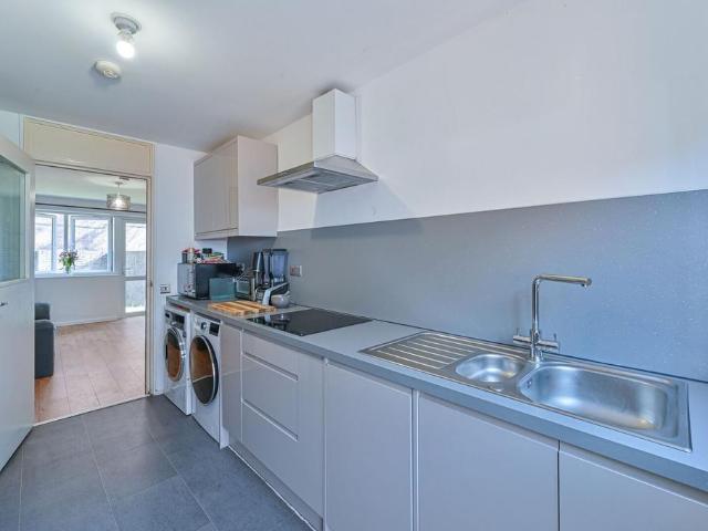 Flat for sale in Peckham, Greater London