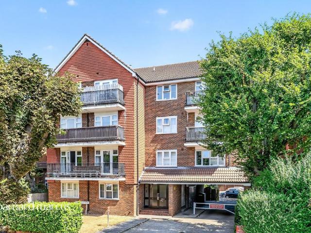 Flat for sale in Furzedown, Greater London